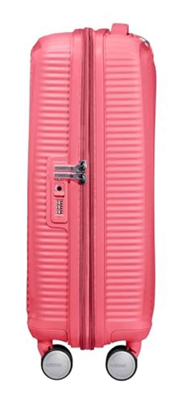 Découvrez notre test détaillé de la valise cabine american Tourister Soundbox 55 cm extensible : caractéristiques, avantages et avis pour bien choisir votre bagage. 