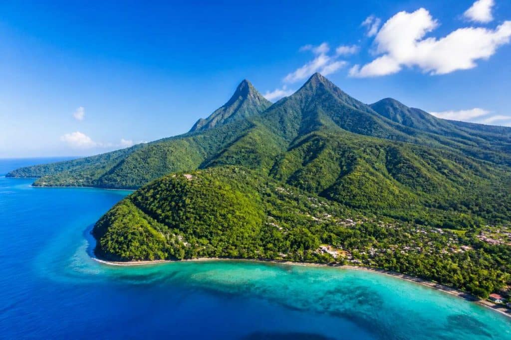 Voyager avec un drone en Martinique : réglementation et conseils pratiques